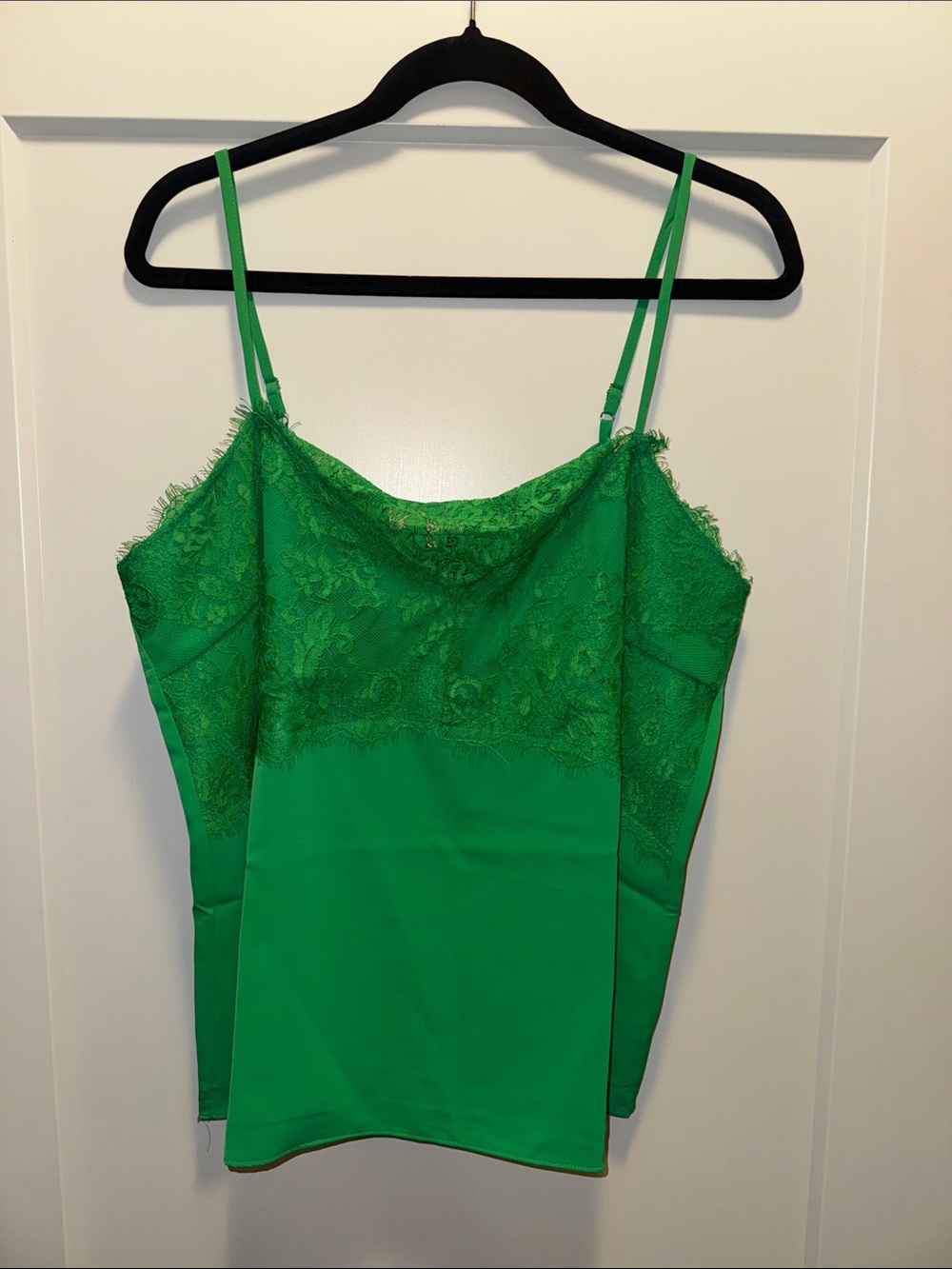 ๐ entro Emerald Green Double Lined Lace Satin Cami w Adjustable Straps. L. NWT!๐ฅ